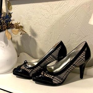 Black and white peep toe pumps